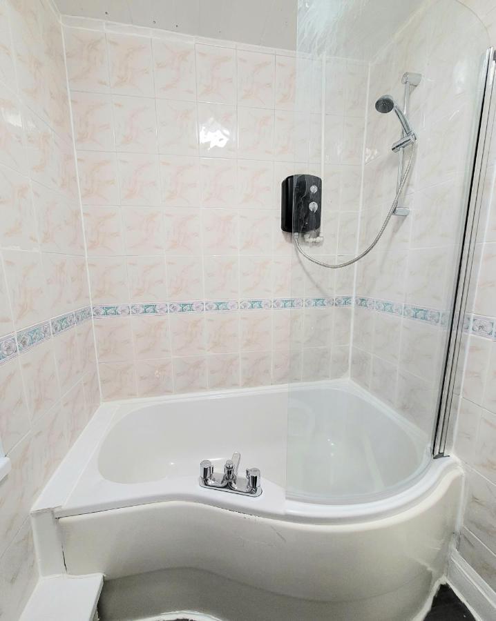 The Comfy Resort, Free Private Parking & Wifi, 9 Beds Colchester Luaran gambar