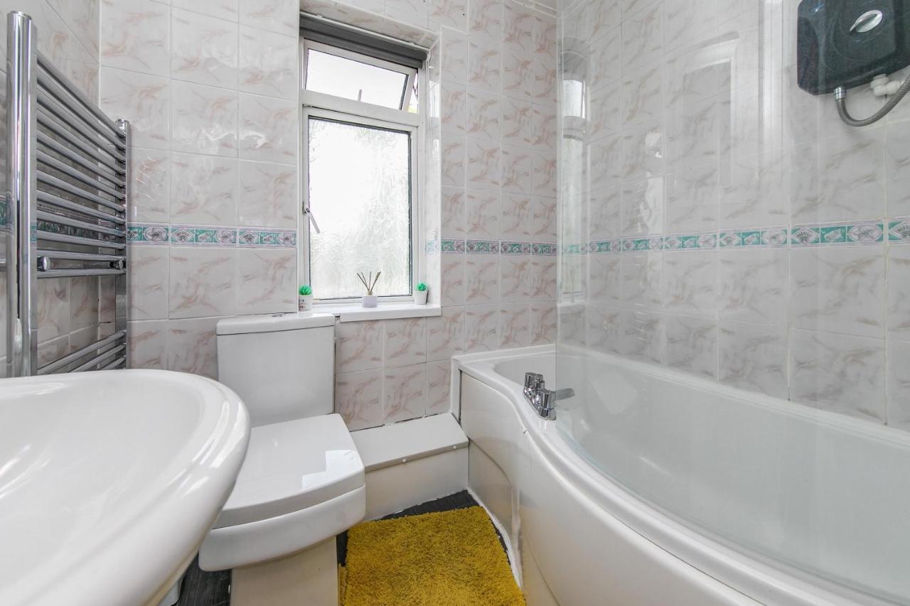 The Comfy Resort, Free Private Parking & Wifi, 9 Beds Colchester Luaran gambar